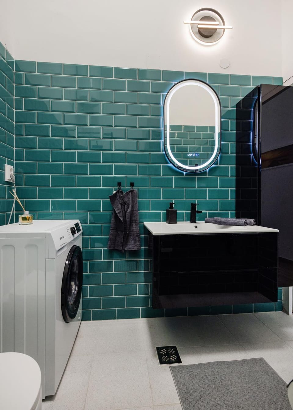 Bathroom, washing machine