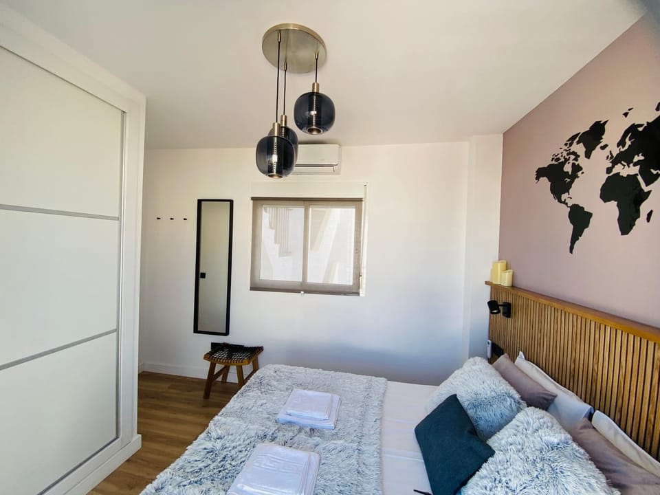Bed, Balcony/Terrace, Photo of the whole room, air conditioner