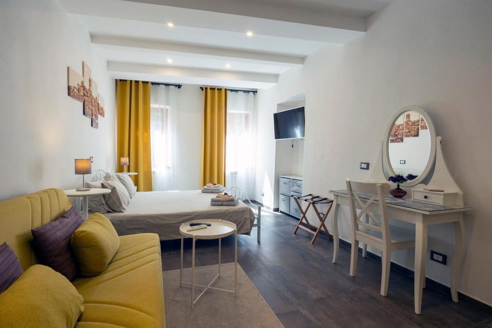 Bed, TV and multimedia, Living room