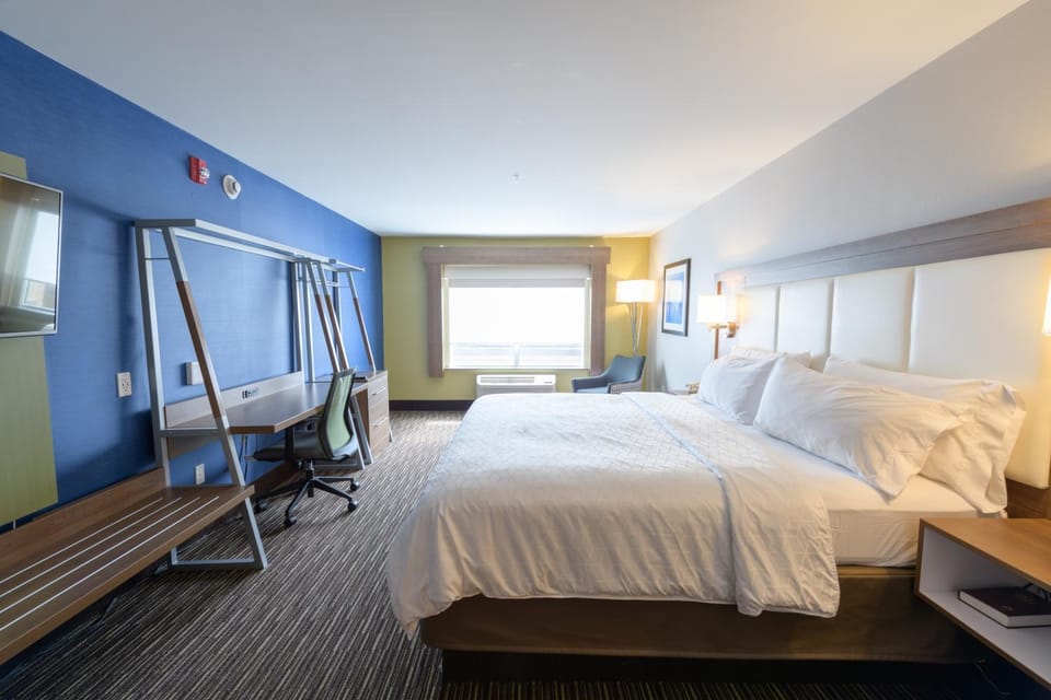 Holiday Inn Express & Suites Jamestown by IHG Hotel in Allegheny River