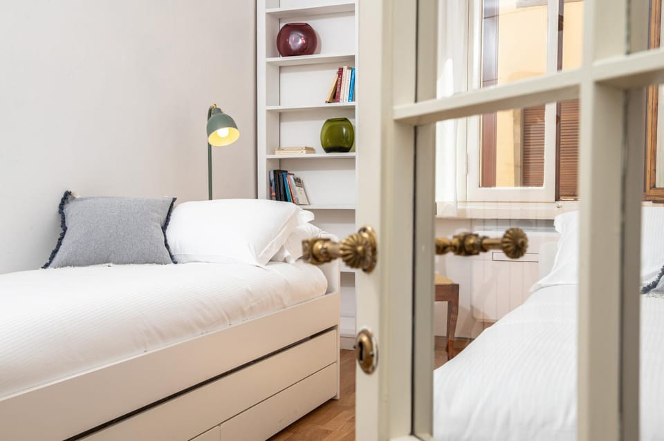 Bed, Photo of the whole room, Bedroom, heating