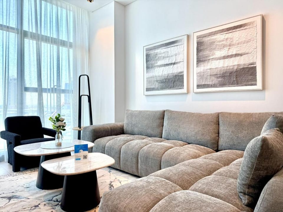 Vserve - 1 BR Escape With City Views & Canal Vibes Apartment in Dubai