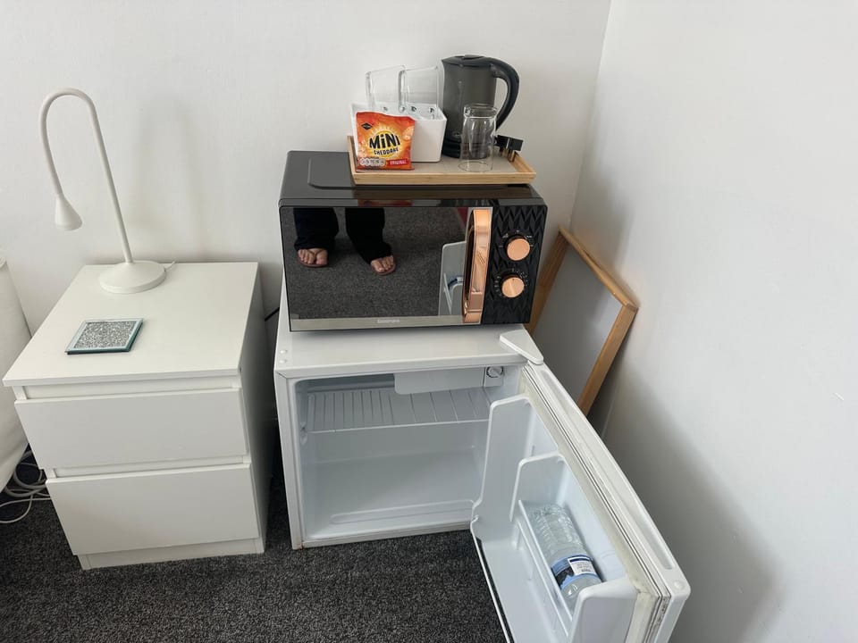 fAiRy DeLL Flatlet with 4 bedrooms Apartment in Bradford