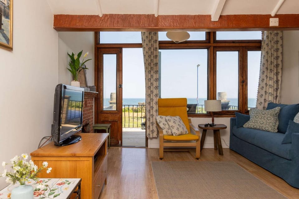 View (from property/room), Balcony/Terrace, Living room, Seating area