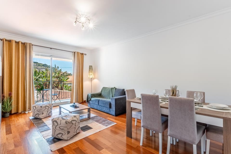 Bright Modern 2BR Apartment Near Cristo Rei Apartment in Caniço