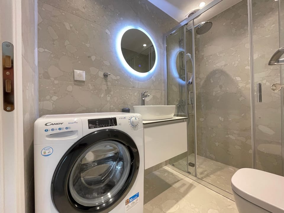 Shower, Toilet, Bathroom, washing machine