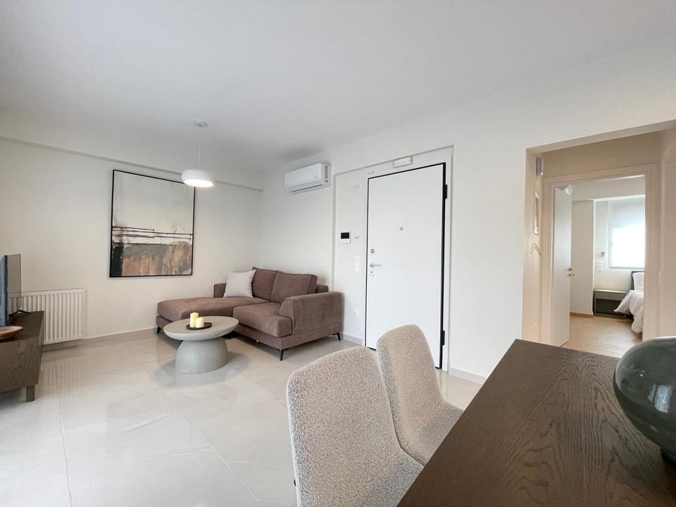 TV and multimedia, Living room, Decorative detail, Seating area, Dining area, air conditioner