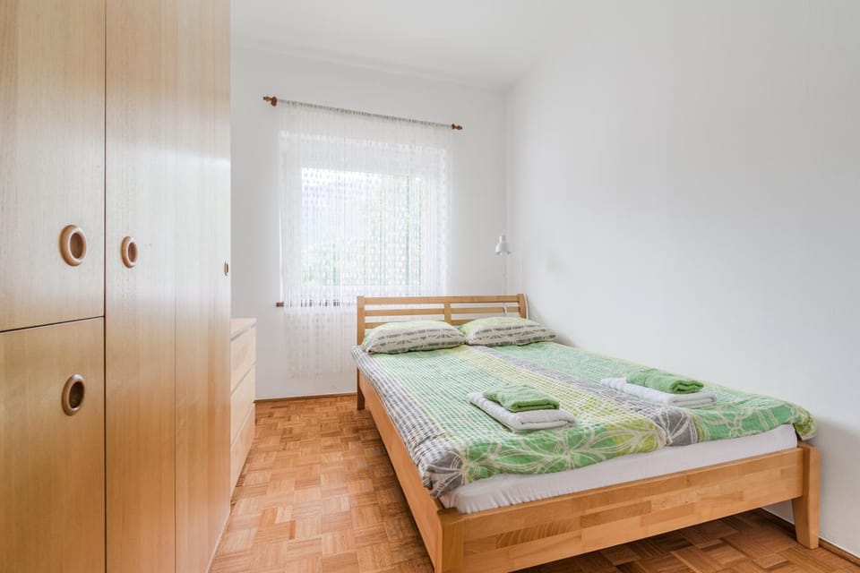 Bed, Bedroom, towels, wardrobe