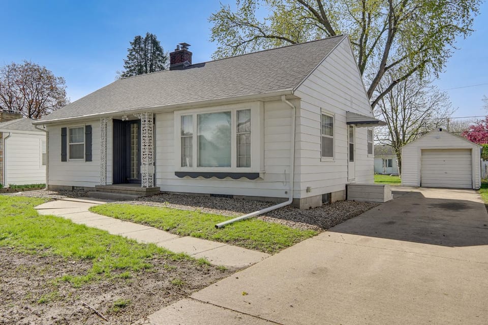 Family Home By Theme Park & Waterloo Arts District House in Waterloo
