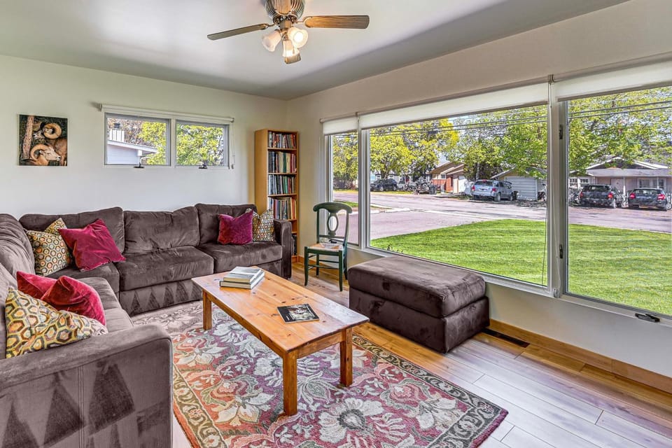 Walk to Flathead Lake: Airy Home w/ Mtn Views! House in Polson