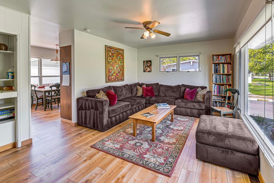 Walk to Flathead Lake: Airy Home w/ Mtn Views! House in Polson