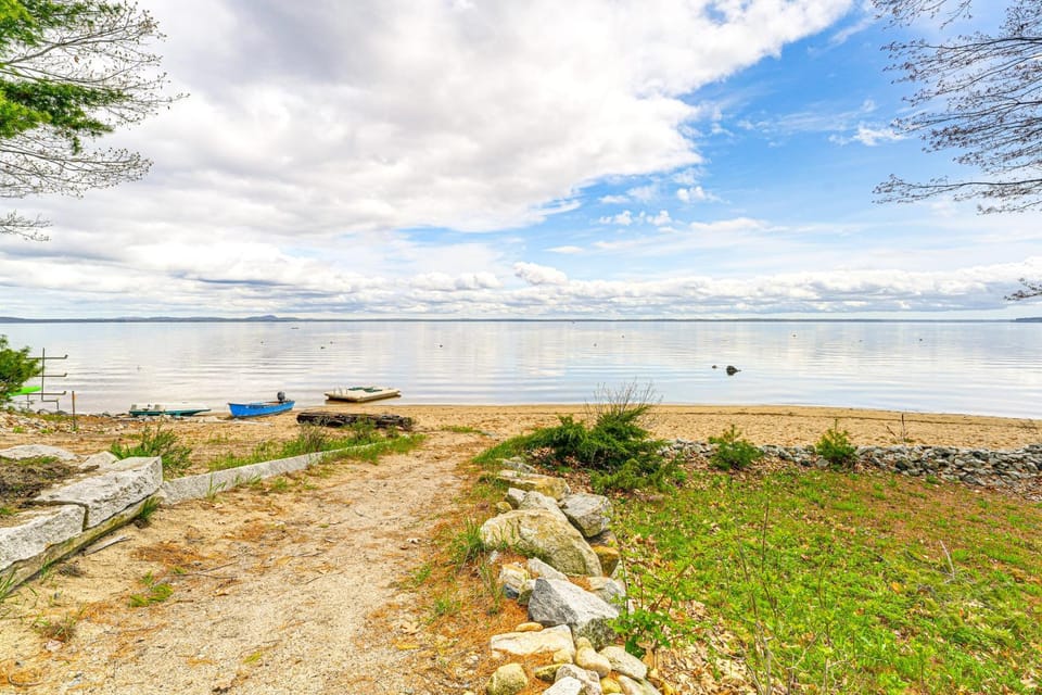 Walk to Sebago Town Beach: Luxe Townhome w/ Grill House in Baldwin