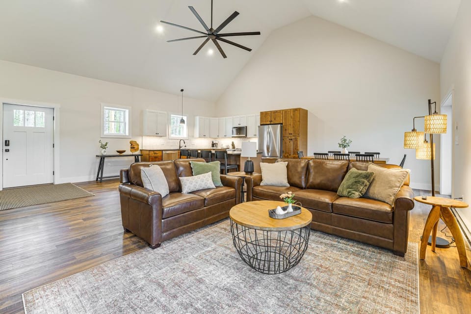 Walk to Sebago Town Beach: Luxe Townhome w/ Grill House in Baldwin