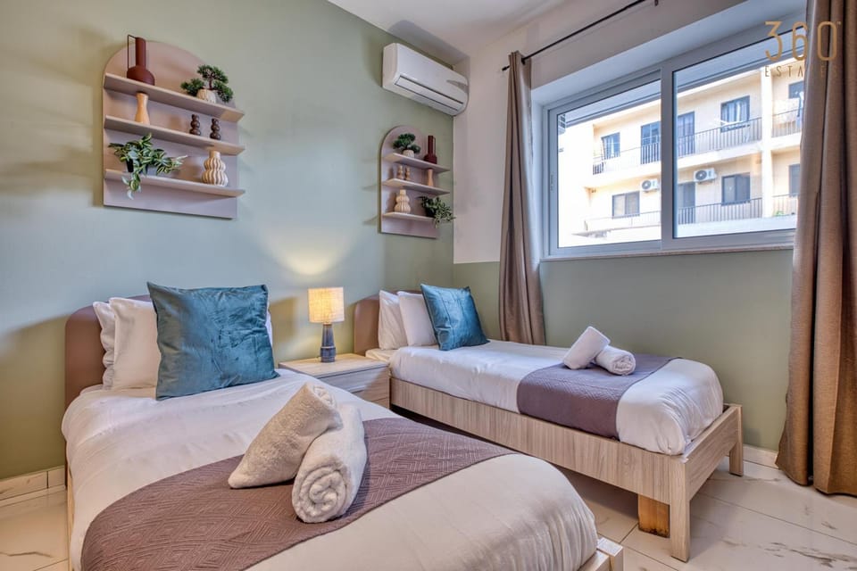Bed, Photo of the whole room, Bedroom, towels, air conditioner