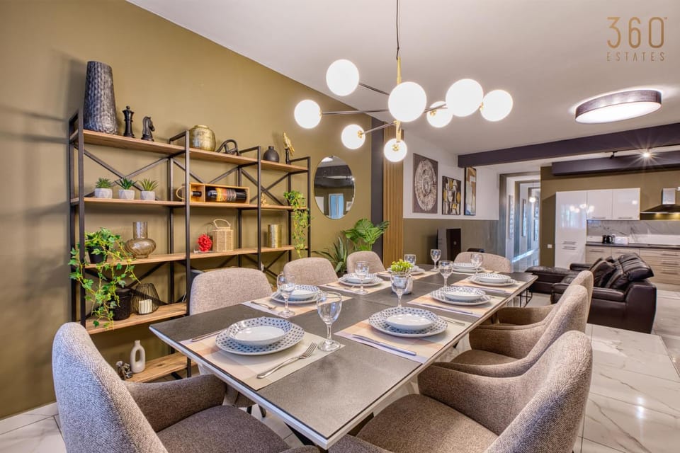 Kitchen or kitchenette, Living room, Seating area, Dining area