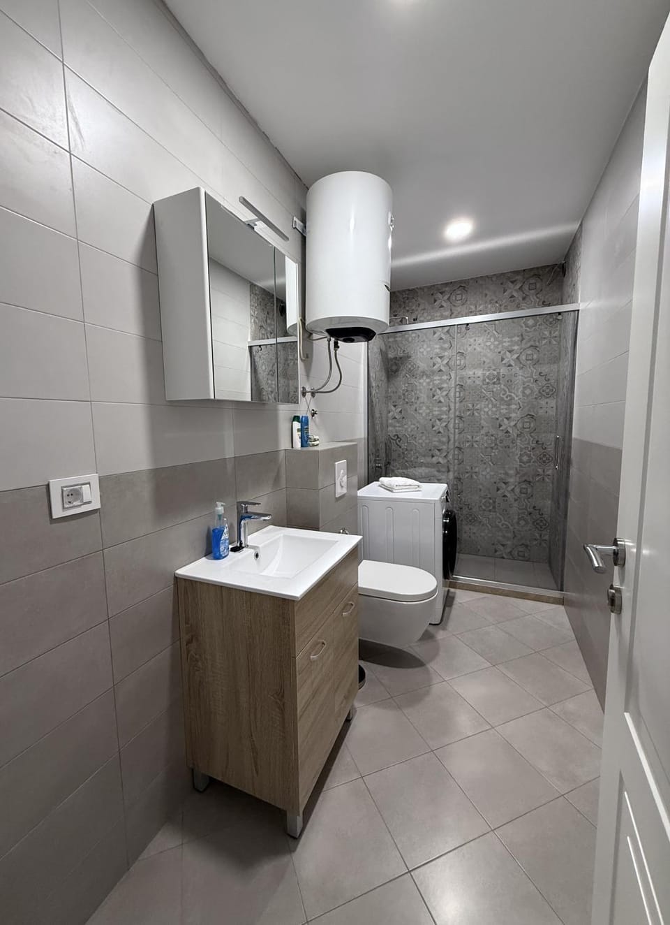 Shower, Toilet, Bathroom, towels