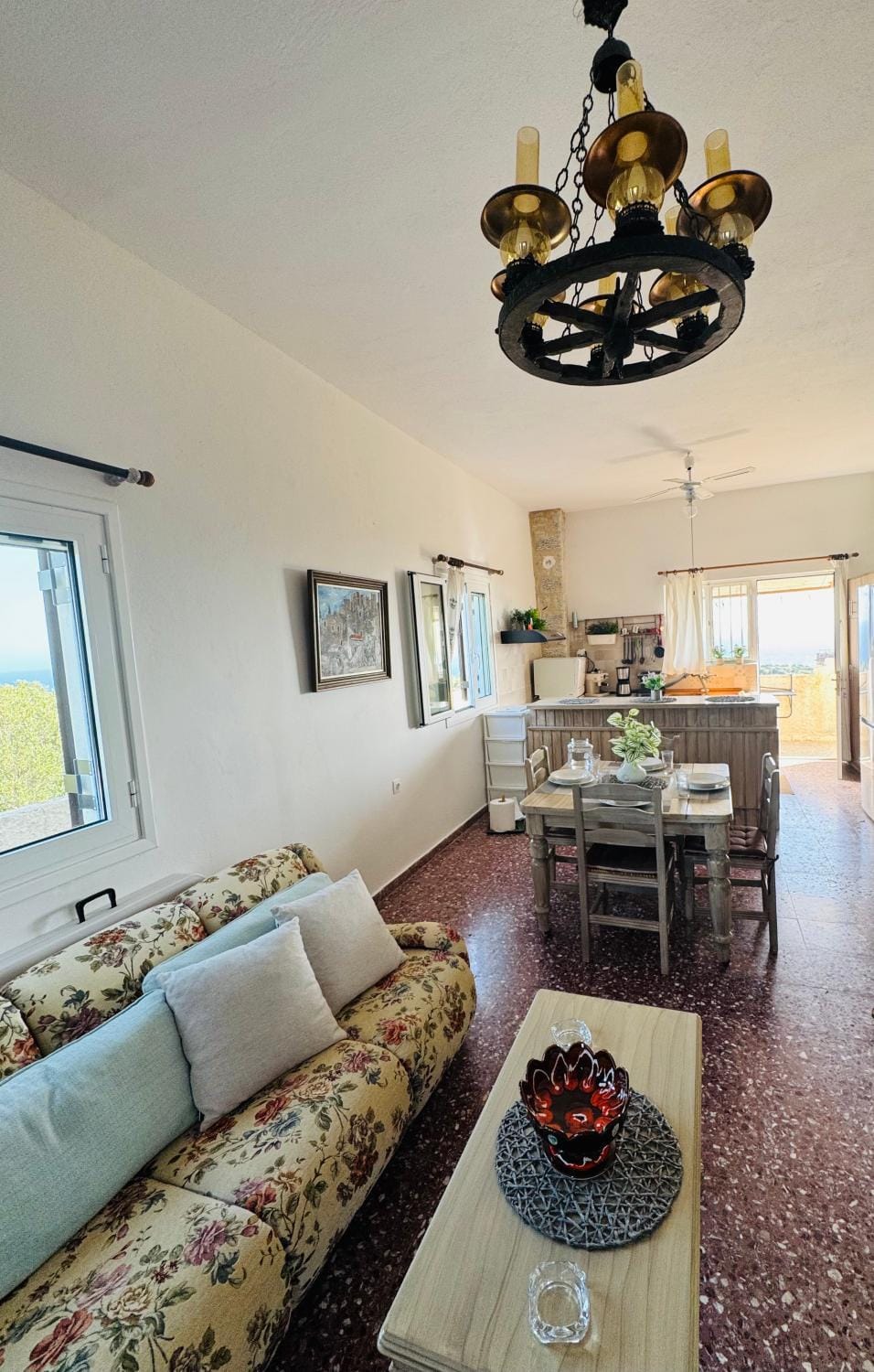 Kitchen or kitchenette, Seating area, Dining area