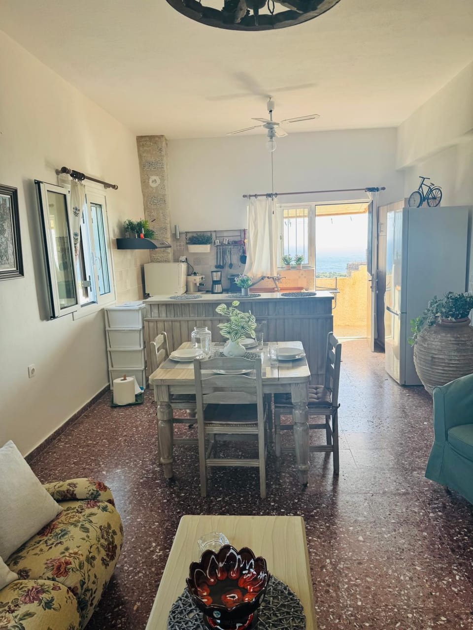Kitchen or kitchenette, Living room, Seating area