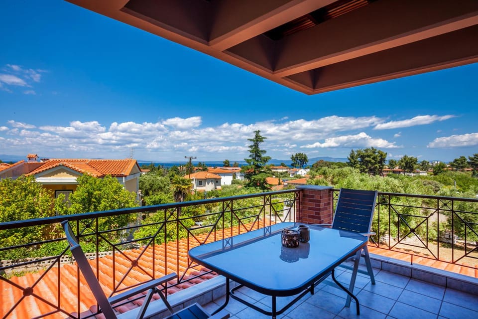 View (from property/room), Dining area, Sea view