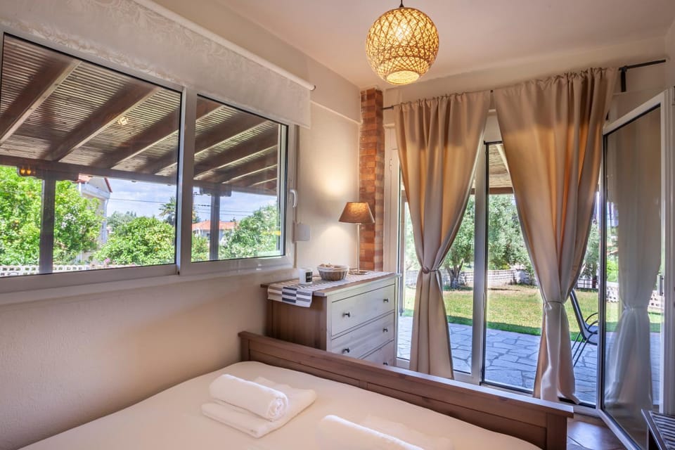 Bed, Garden, Photo of the whole room, Bedroom, Garden view