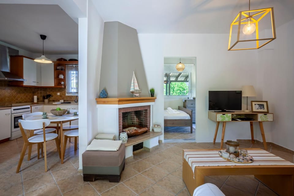 Bed, Kitchen or kitchenette, Living room, Photo of the whole room, Seating area, Dining area, Bedroom