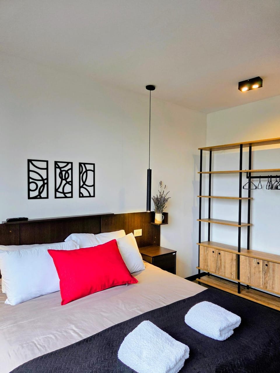 Bed, Photo of the whole room, Bedroom, towels