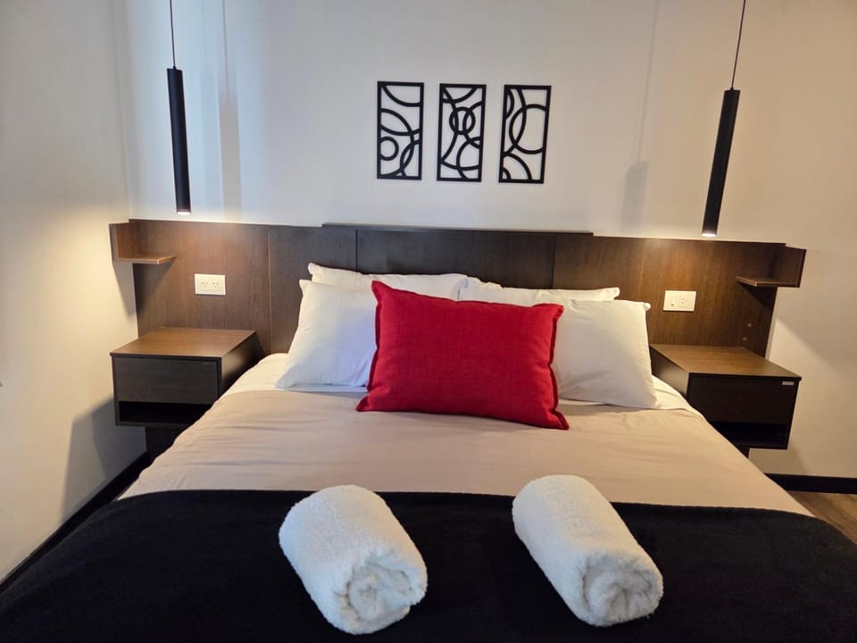 Bed, Photo of the whole room, Bedroom, towels