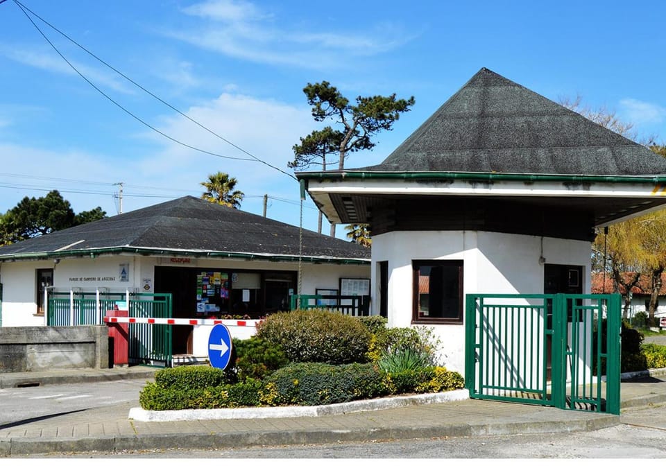 Property building, Facade/entrance, Lobby or reception