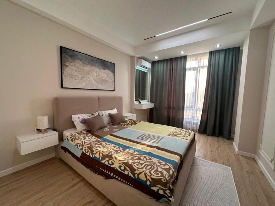Bed, Bedroom, towels, air conditioner