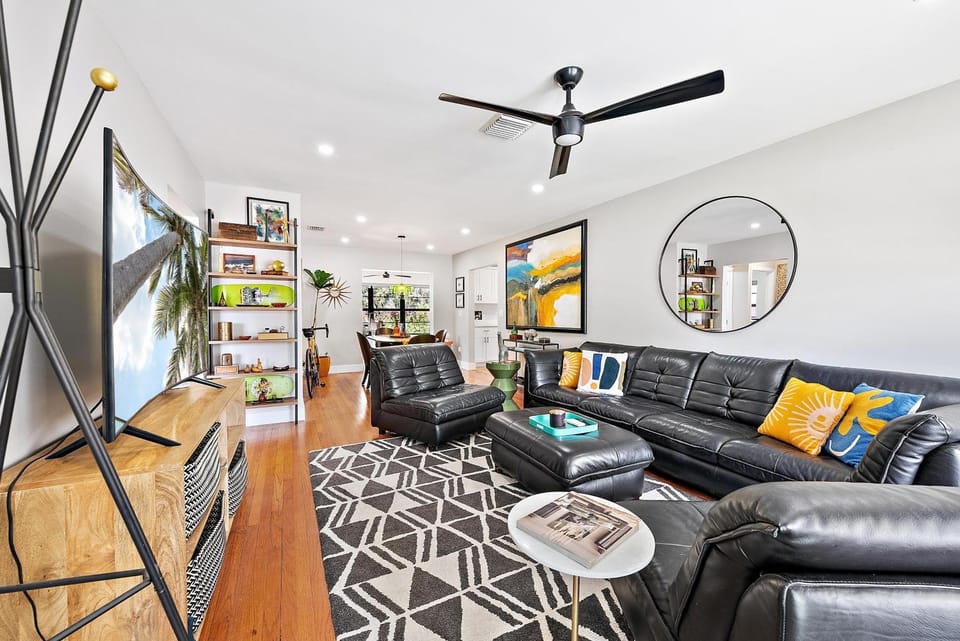 Modern Mid-Century Beach Bungalow House in Lake Worth