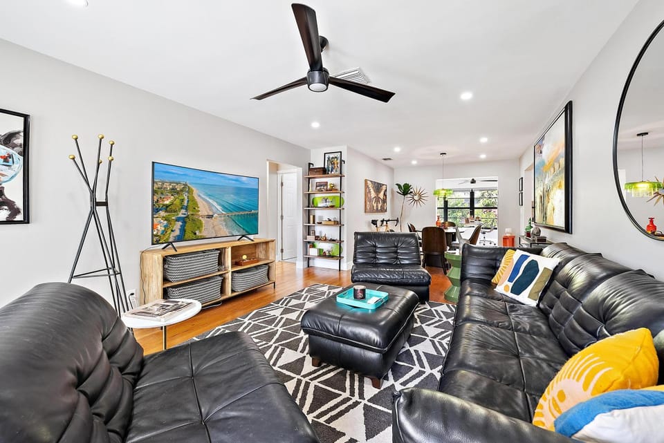 Modern Mid-Century Beach Bungalow House in Lake Worth
