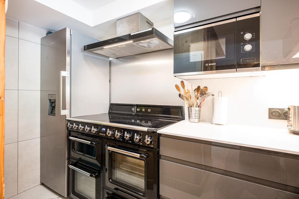 Kitchen or kitchenette, Living room