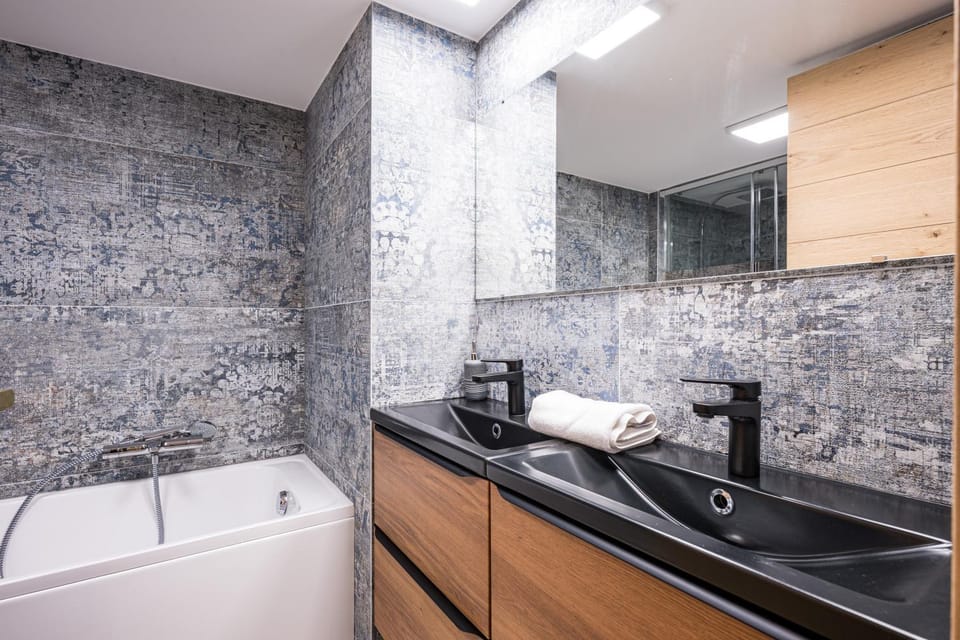 Bathroom, Living room