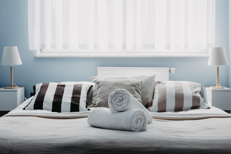 Bed, Photo of the whole room, Bedroom, towels