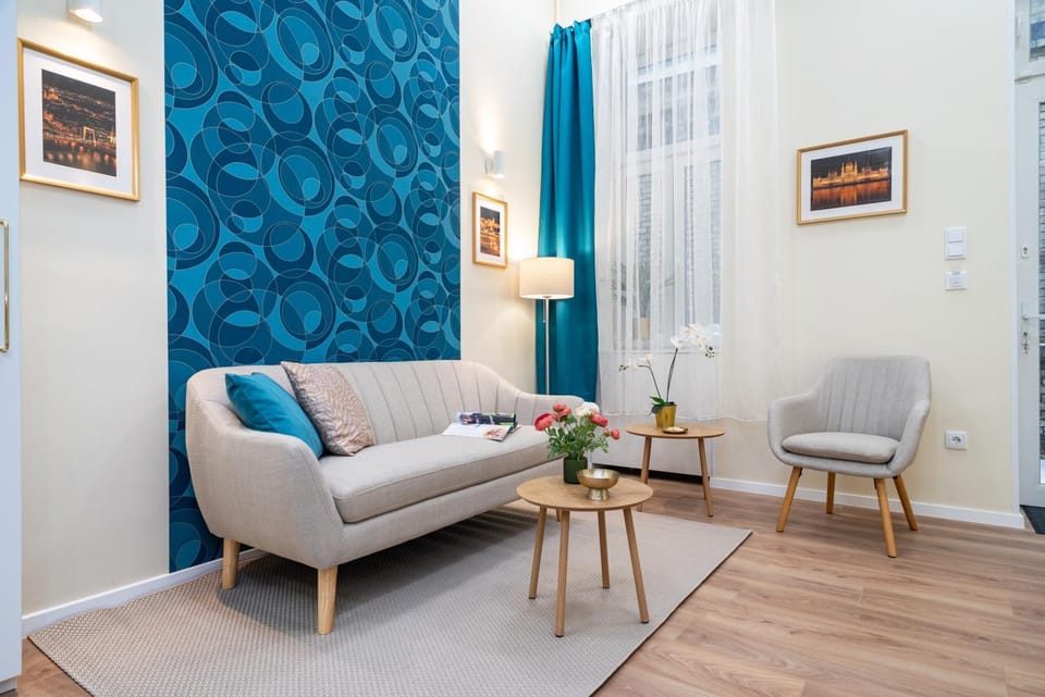 Living room, Photo of the whole room, Decorative detail, Seating area, air conditioner
