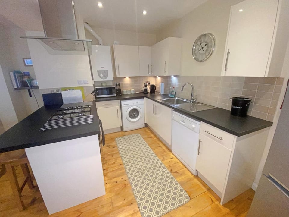 Coffee/tea facilities, Kitchen or kitchenette, Kitchen or kitchenette, dishwasher, microwave, oven, pet friendly, stove, toaster, washing machine