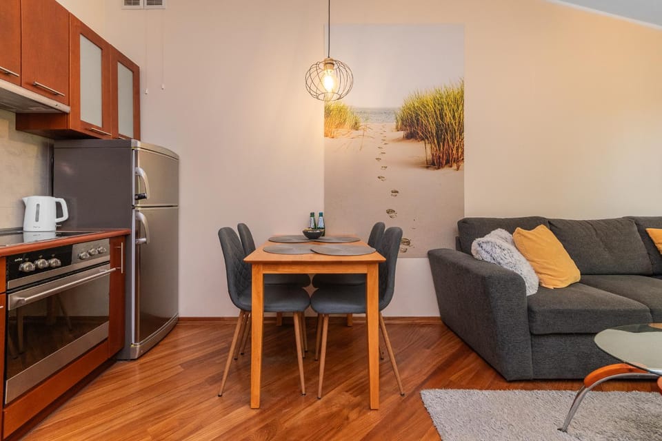 Coffee/tea facilities, Kitchen or kitchenette, Living room, Seating area, Dining area, oven