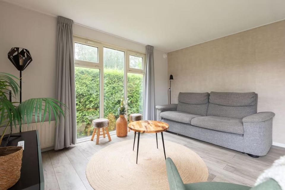 Peaceful chalet with free parking and bikes Chalet in Putten