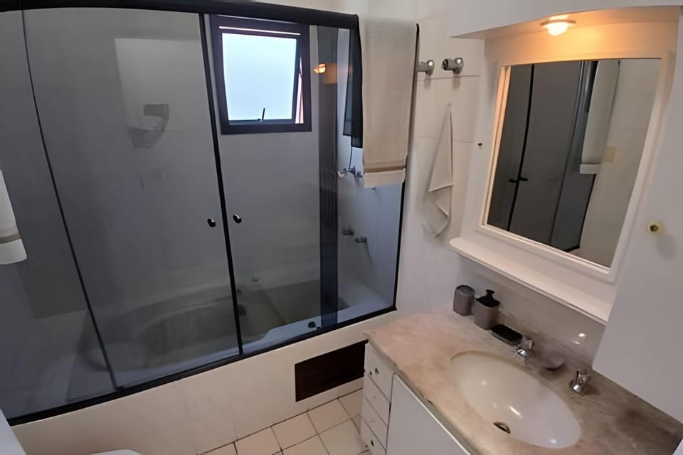 Shower, Toilet