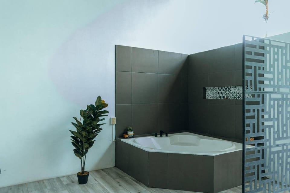 Hot Tub, Bath