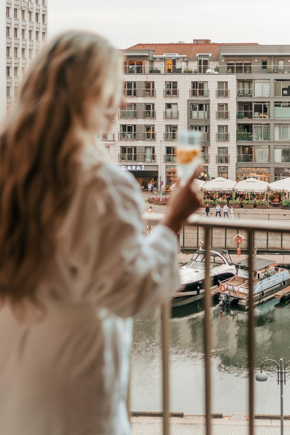 People, View (from property/room), Balcony/Terrace, Guests, City view, River view, Alcoholic drinks