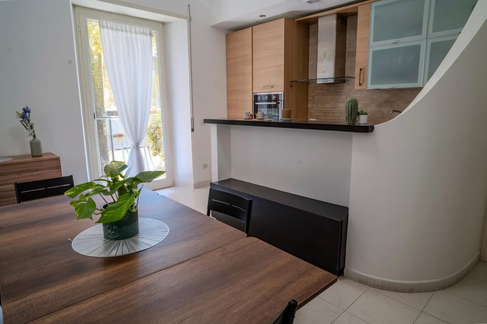 Kitchen or kitchenette, Dining area, stove