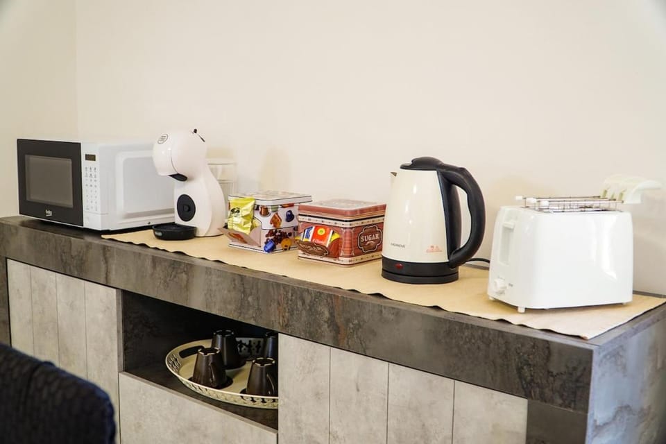 Coffee/tea facilities, Kitchen or kitchenette, Food and drinks, Food, toaster