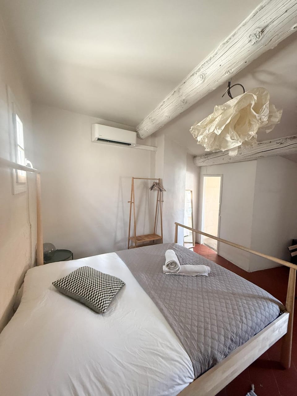 Bed, Bedroom, towels, air conditioner