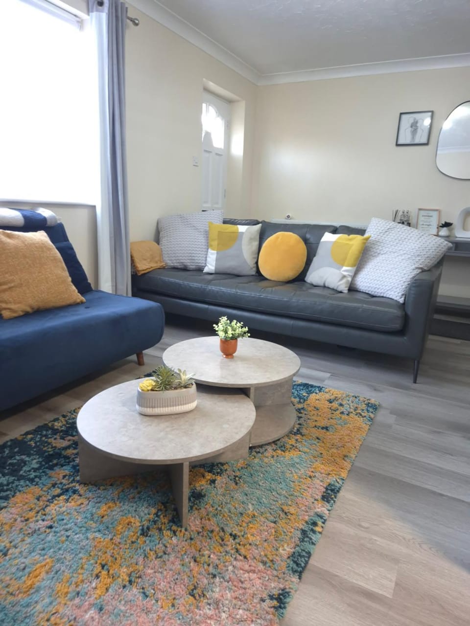 Cosy 2 Bedroom House Stevenage Old town Close to Train Station Free Parking Sleeps 4-6 House in Stevenage