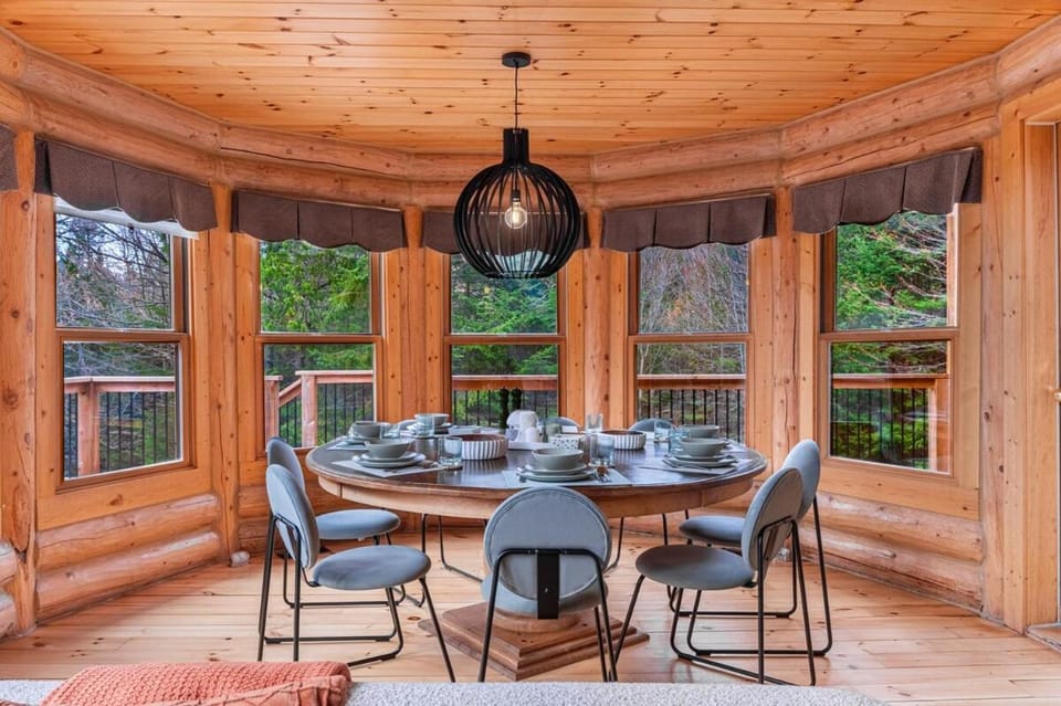 Seating area, Dining area