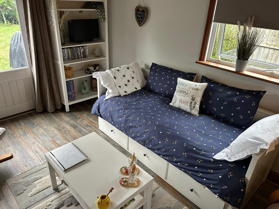 Bed, Living room, Seating area, Bedroom