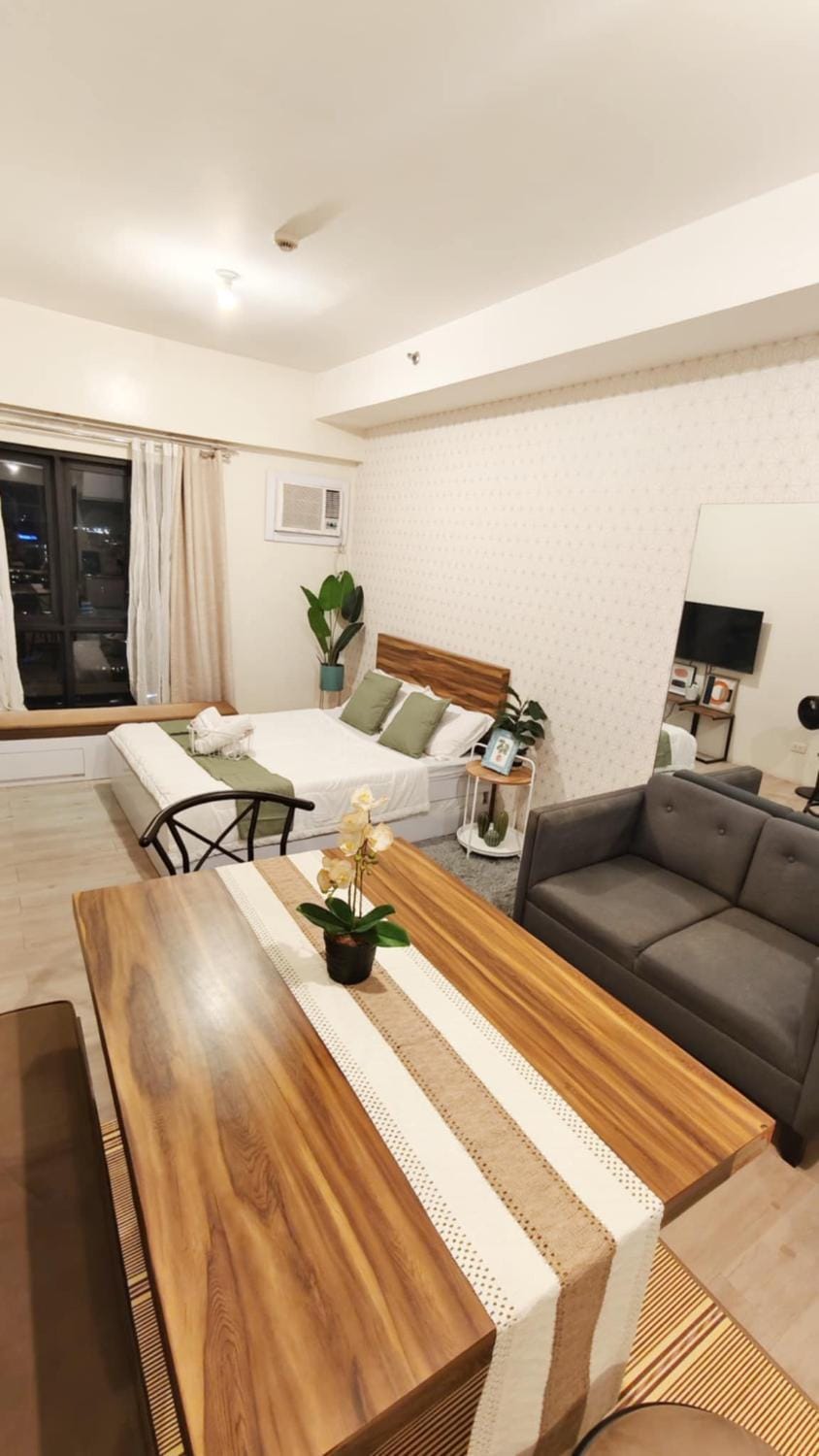 Deluxe One Bedroom Suite by Christine Suites infront of Trinoma Mall Apartment hotel in Quezon City