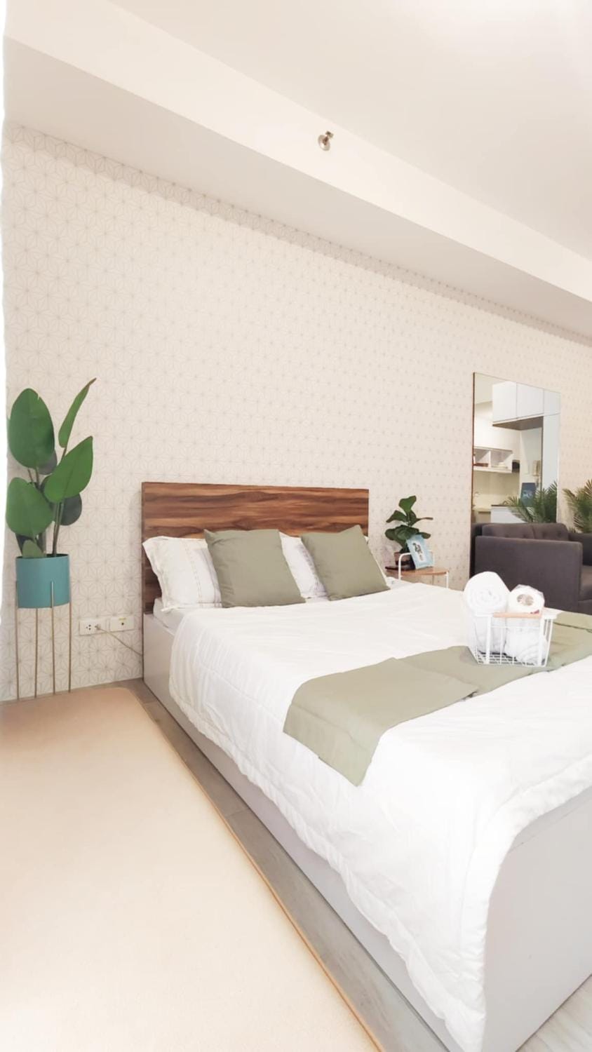 Deluxe One Bedroom Suite by Christine Suites infront of Trinoma Mall Apartment hotel in Quezon City