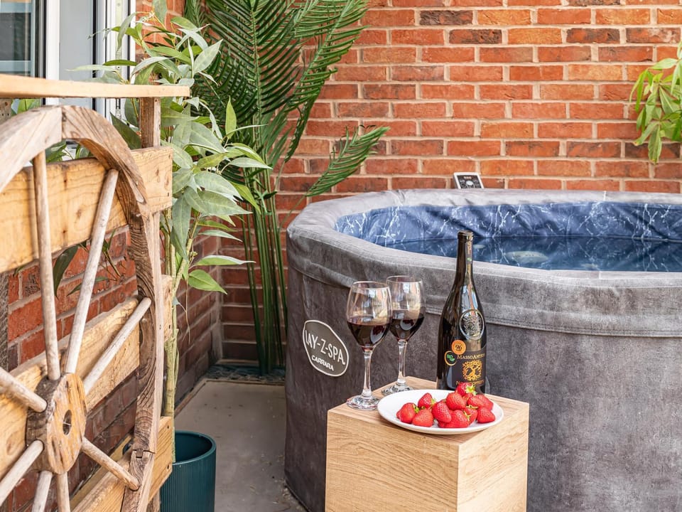 Hot Tub, Hot Tub